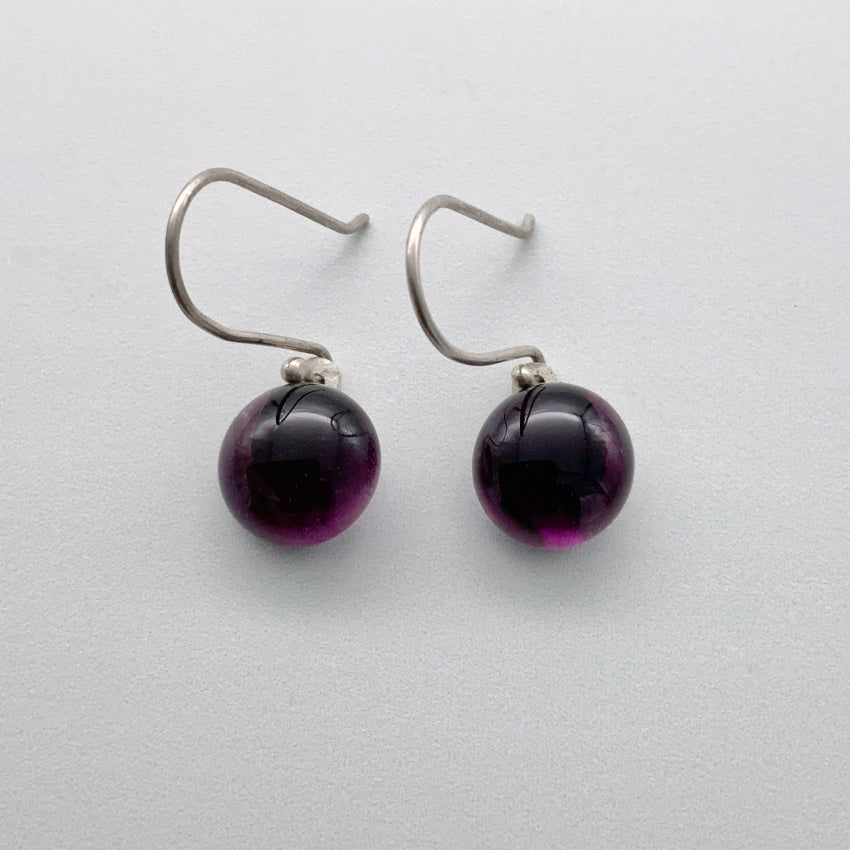 Transparent glass dangles in stunning colours
