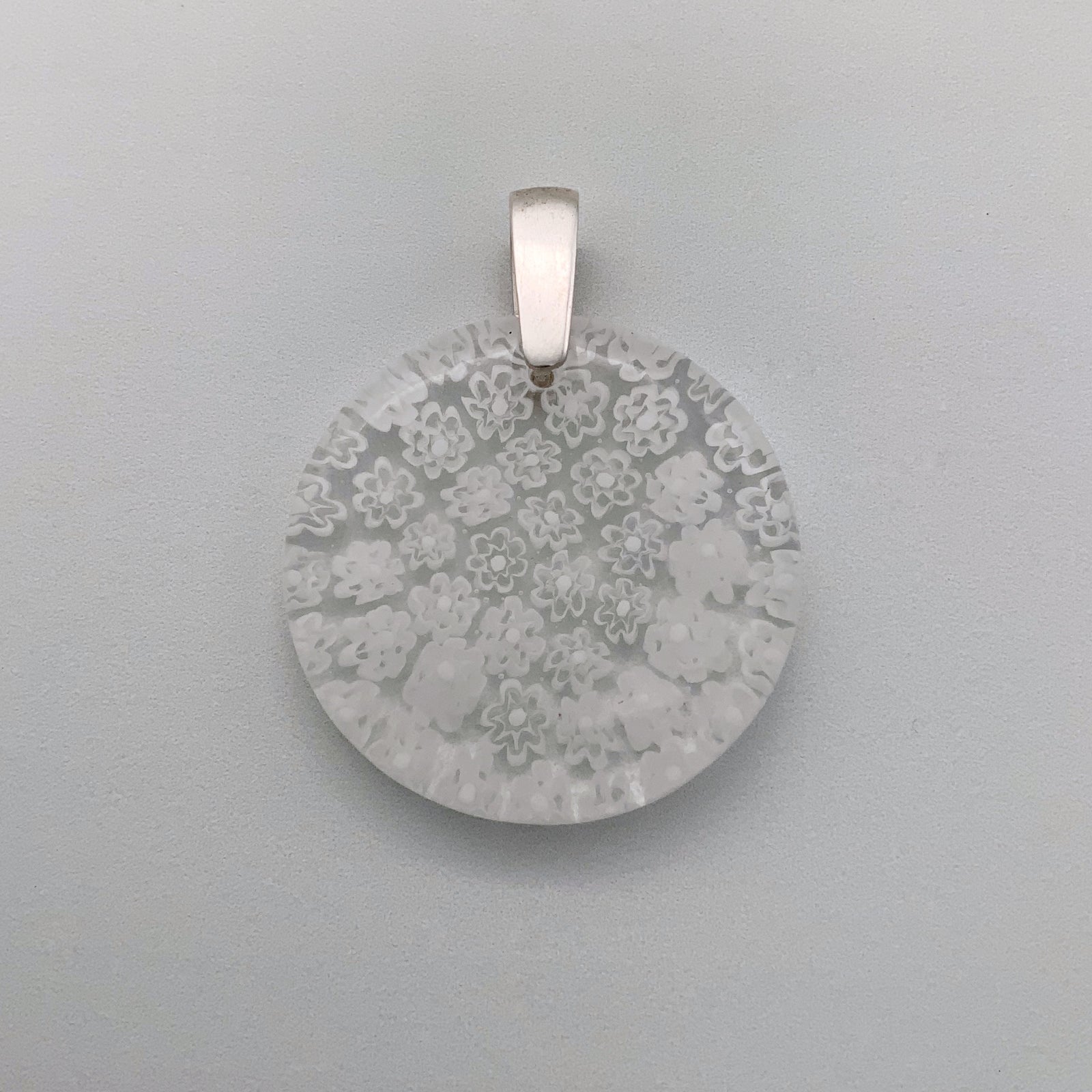 35mm round white fleurette glass pendant