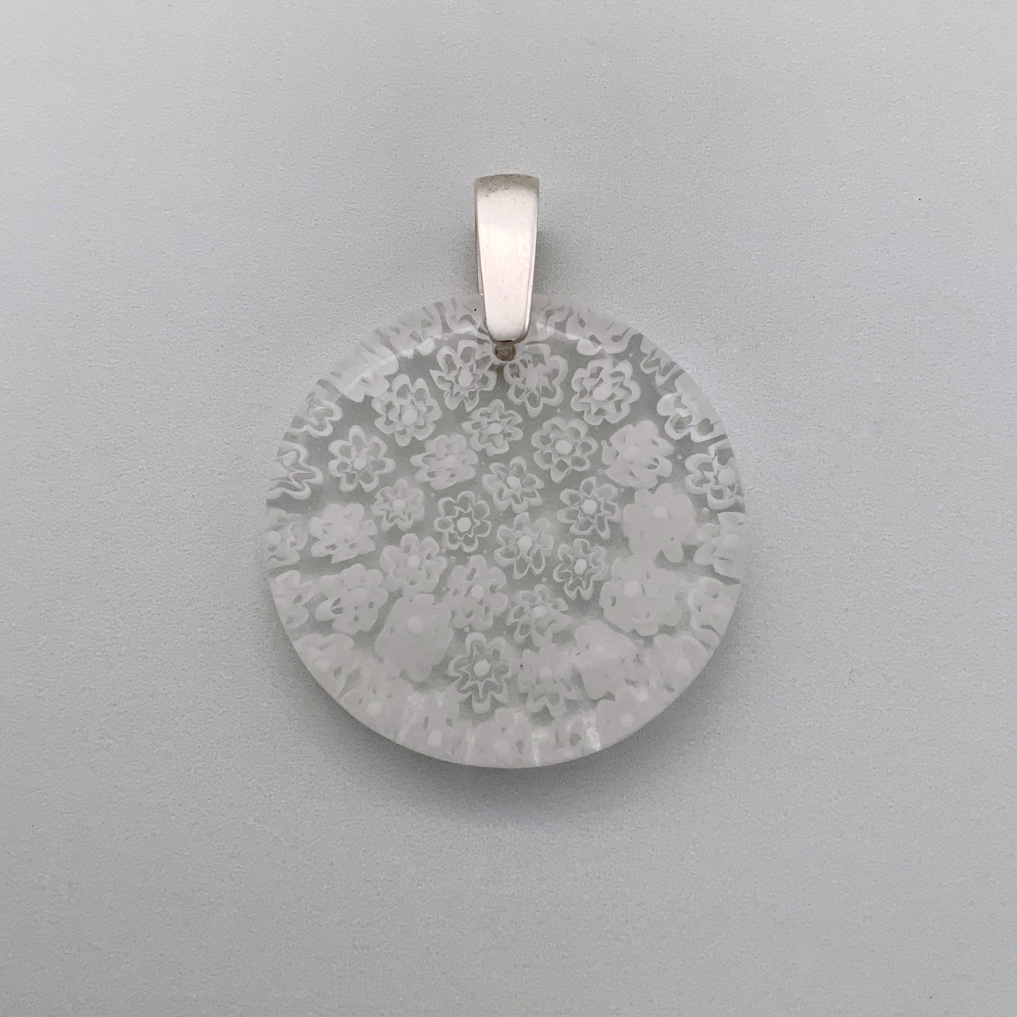 35mm round white fleurette glass pendant