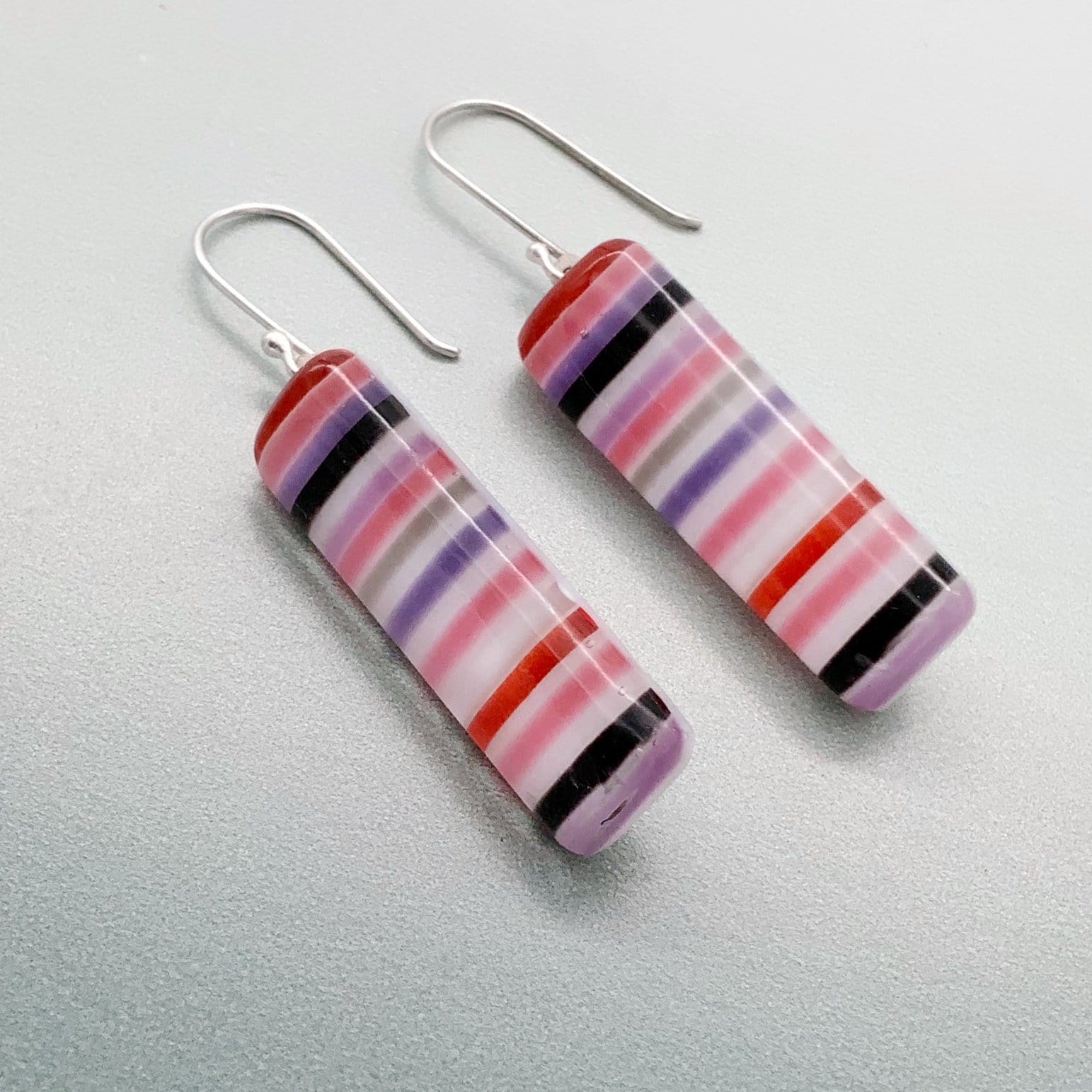 Sweetie long glass dangle earrings - Raspberry